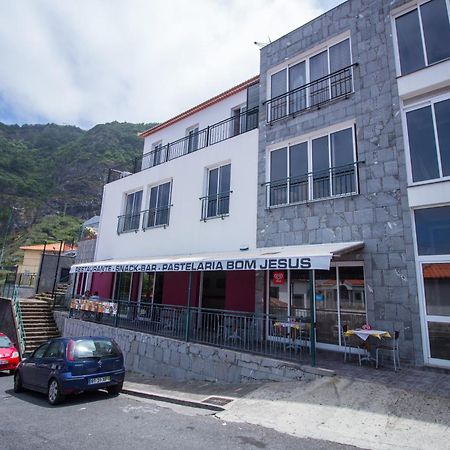 Oliveira'S Apartments - Madeira Island ポンタ・デルガダ エクステリア 写真