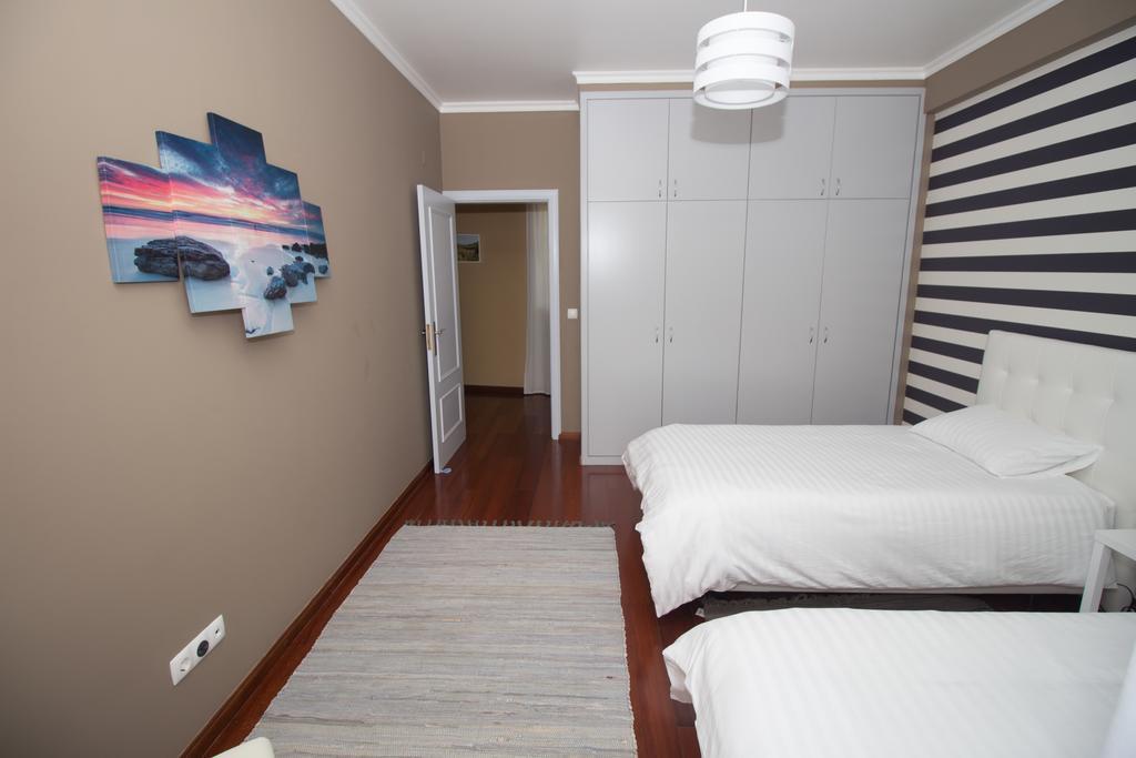 Oliveira'S Apartments - Madeira Island ポンタ・デルガダ エクステリア 写真