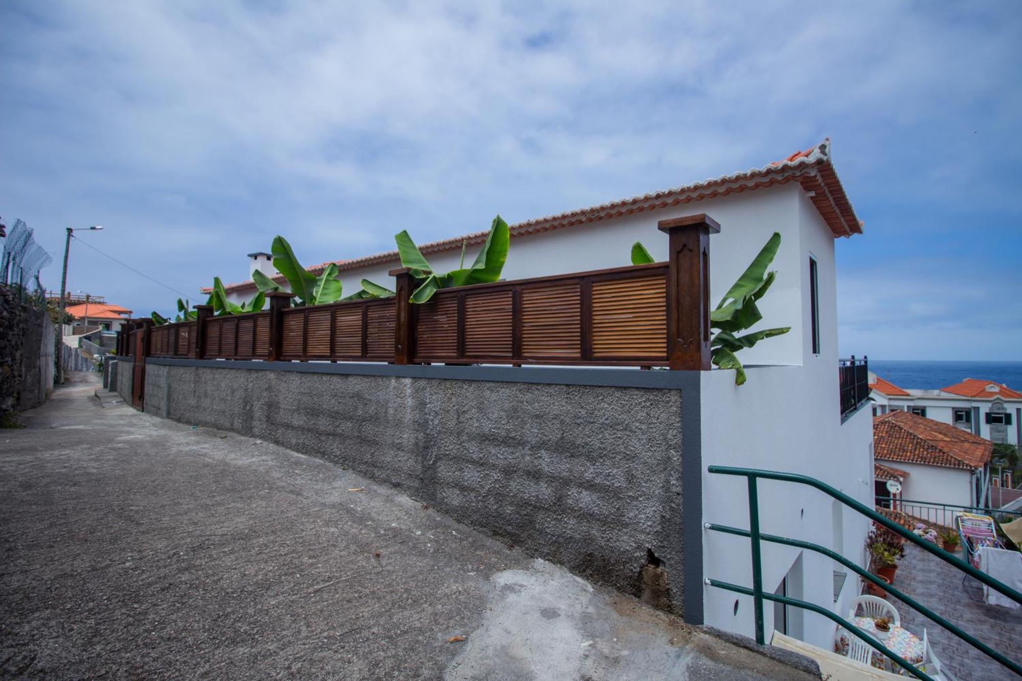 Oliveira'S Apartments - Madeira Island ポンタ・デルガダ エクステリア 写真