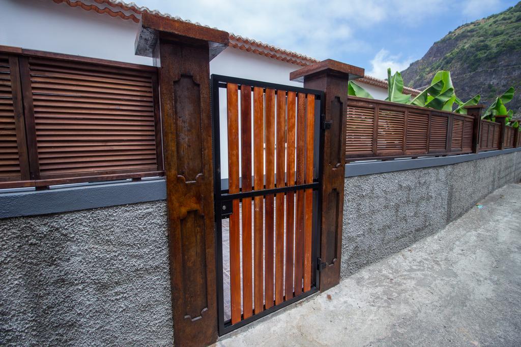 Oliveira'S Apartments - Madeira Island ポンタ・デルガダ エクステリア 写真