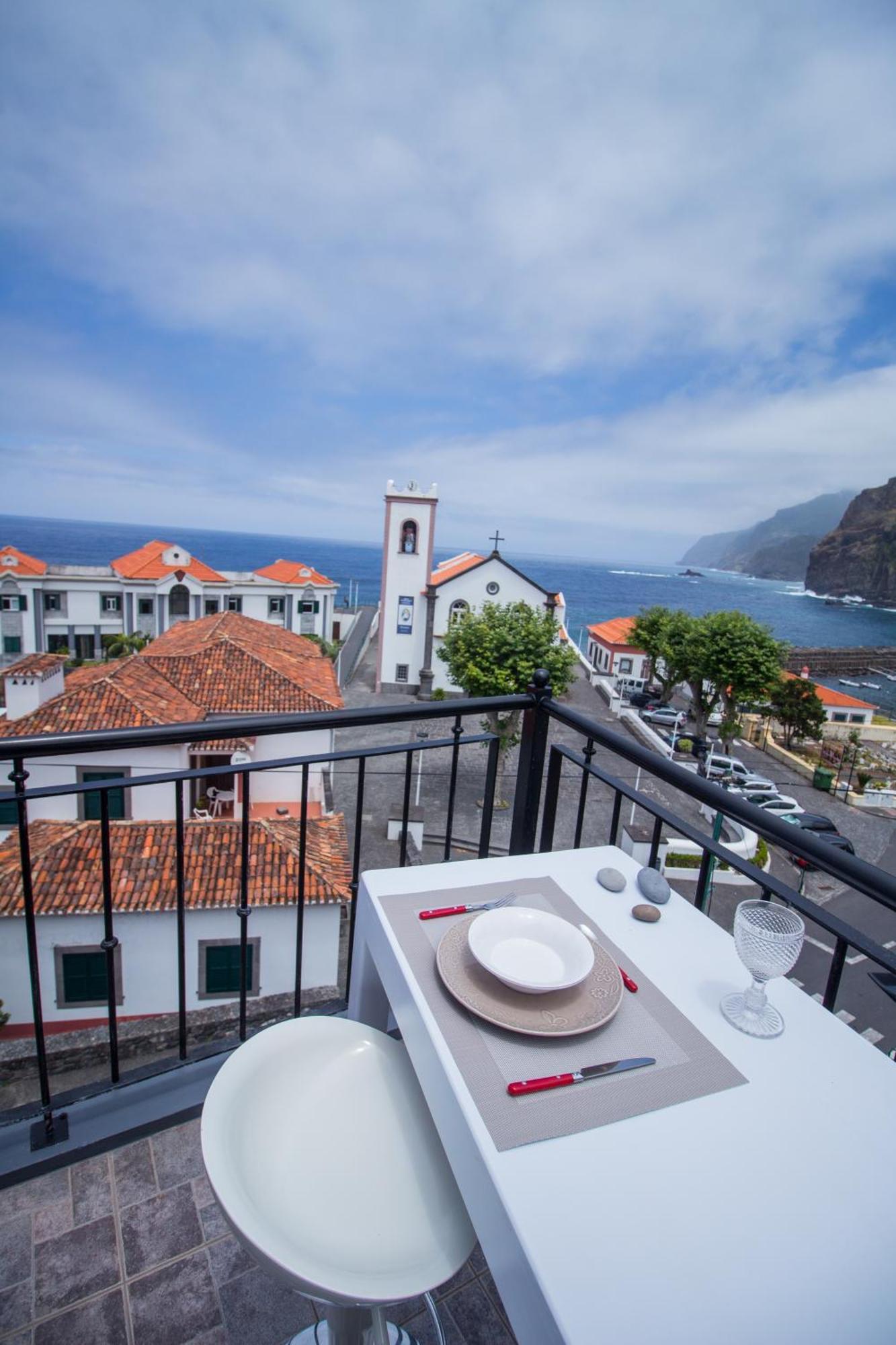 Oliveira'S Apartments - Madeira Island ポンタ・デルガダ エクステリア 写真