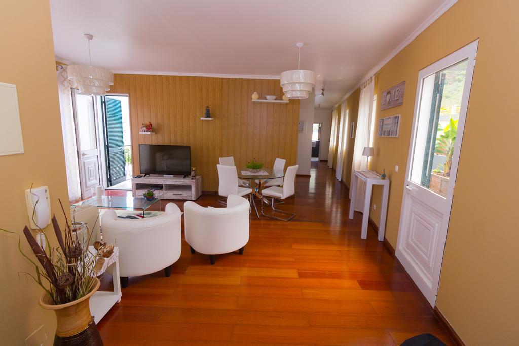 Oliveira'S Apartments - Madeira Island ポンタ・デルガダ エクステリア 写真