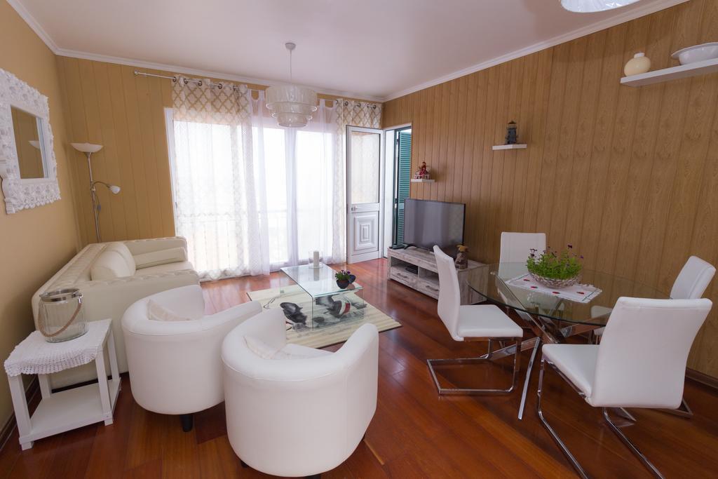 Oliveira'S Apartments - Madeira Island ポンタ・デルガダ エクステリア 写真