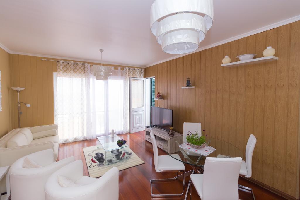 Oliveira'S Apartments - Madeira Island ポンタ・デルガダ エクステリア 写真