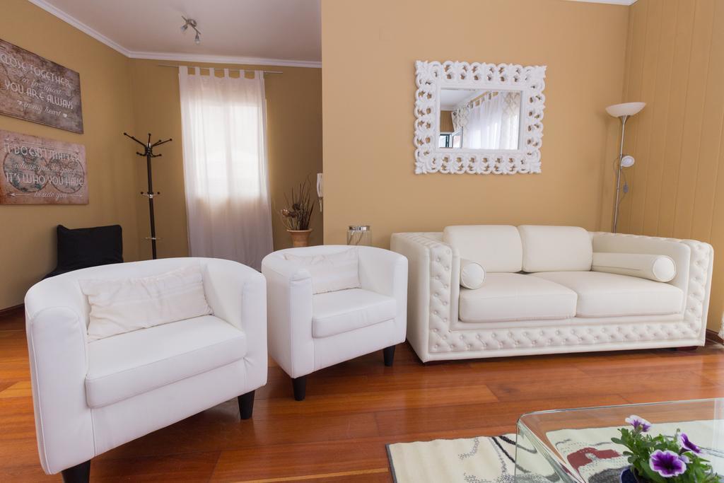 Oliveira'S Apartments - Madeira Island ポンタ・デルガダ エクステリア 写真