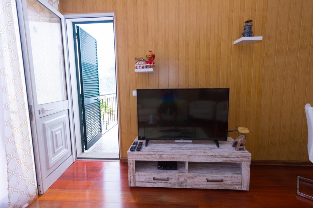 Oliveira'S Apartments - Madeira Island ポンタ・デルガダ エクステリア 写真