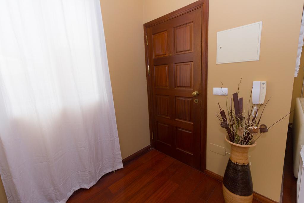 Oliveira'S Apartments - Madeira Island ポンタ・デルガダ エクステリア 写真