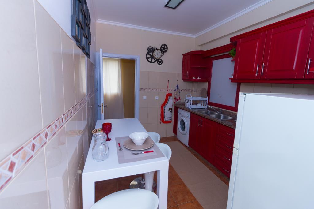 Oliveira'S Apartments - Madeira Island ポンタ・デルガダ エクステリア 写真