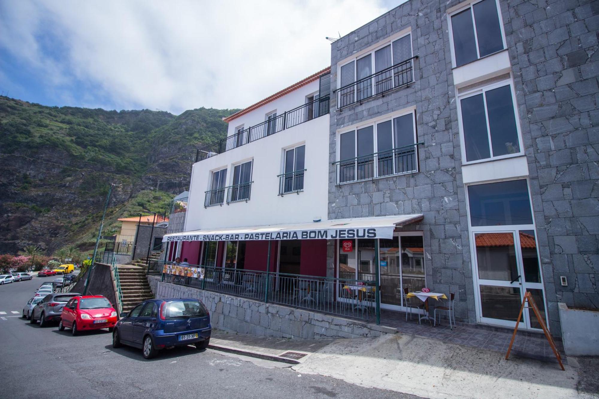 Oliveira'S Apartments - Madeira Island ポンタ・デルガダ エクステリア 写真