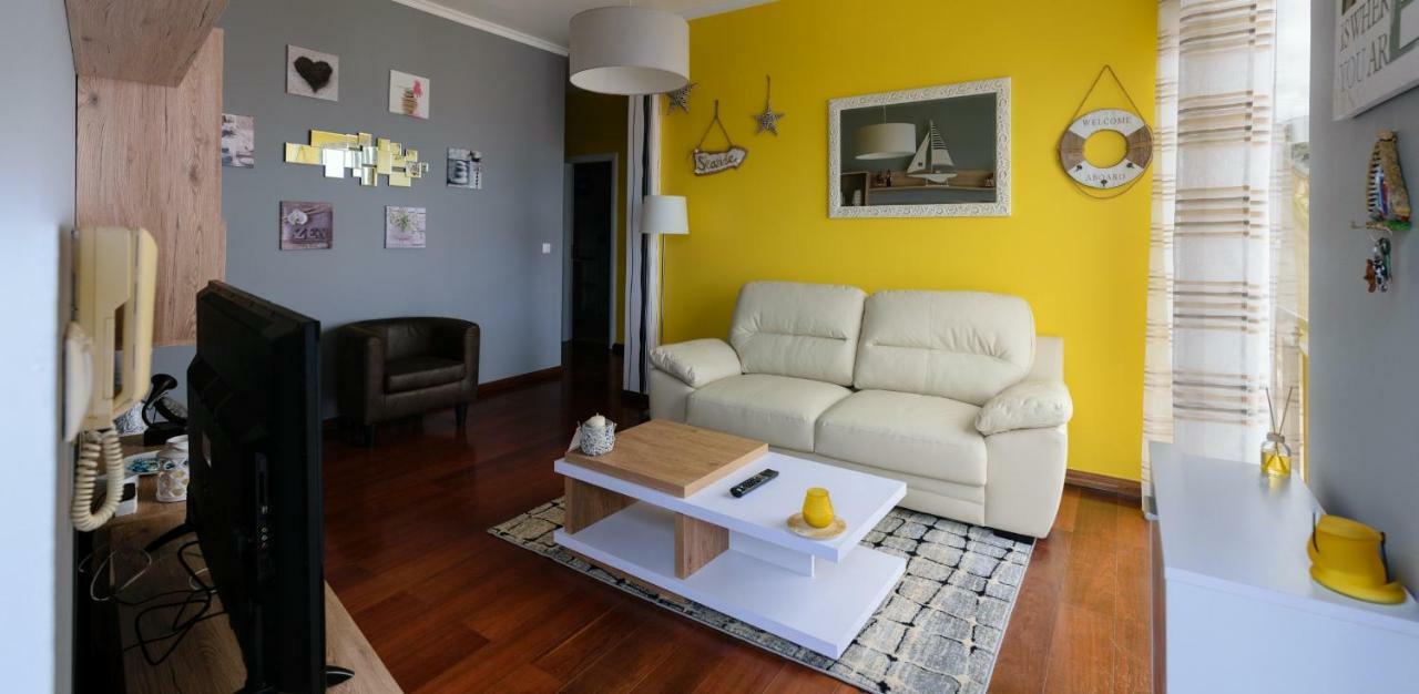 Oliveira'S Apartments - Madeira Island ポンタ・デルガダ エクステリア 写真