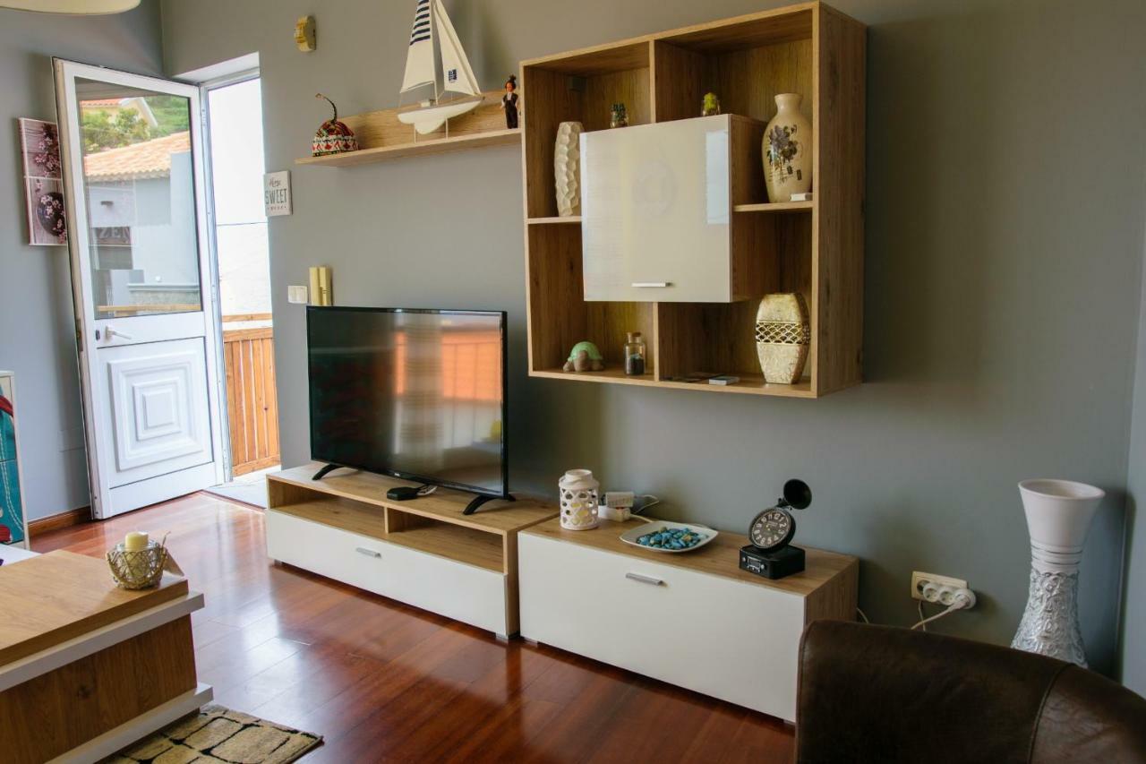 Oliveira'S Apartments - Madeira Island ポンタ・デルガダ エクステリア 写真
